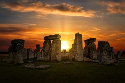 Stonehenge Travel Tourist England  - kidmoses / Pixabay